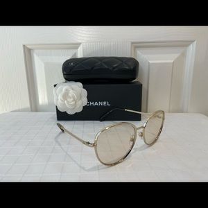 💛$500. Chanel Chain Gold With Light Beige Lenses. Tortoise End Arms. Mint Cond!